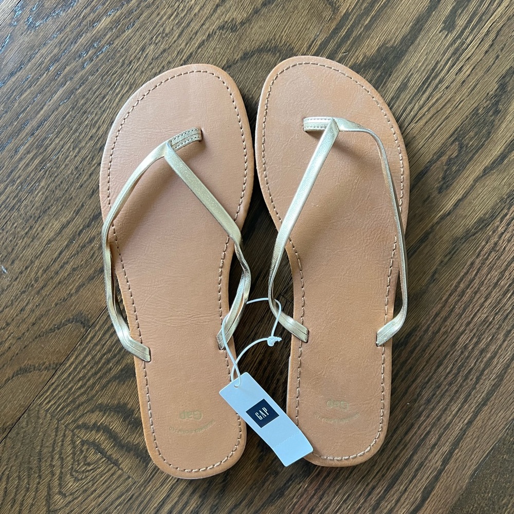 *Brand new* Gap gold flip flops